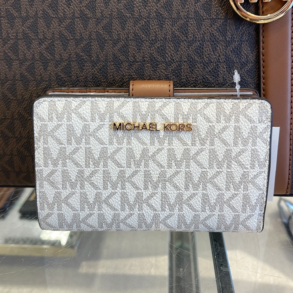 MICHAEL KORS
Medium Signature Logo Wallet 
Vanilla 
NWT - Picture 2 of 16